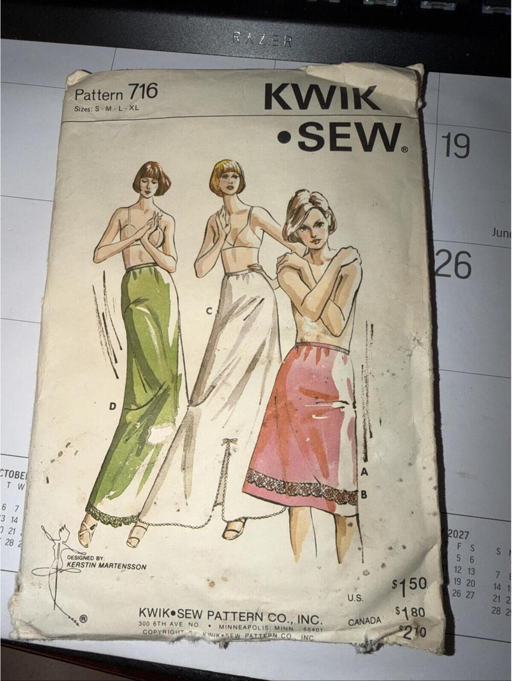 Kwik Sew 716: Ladies half-slip pattern, UNCUT, vintage, Sze: S-M-L-XL